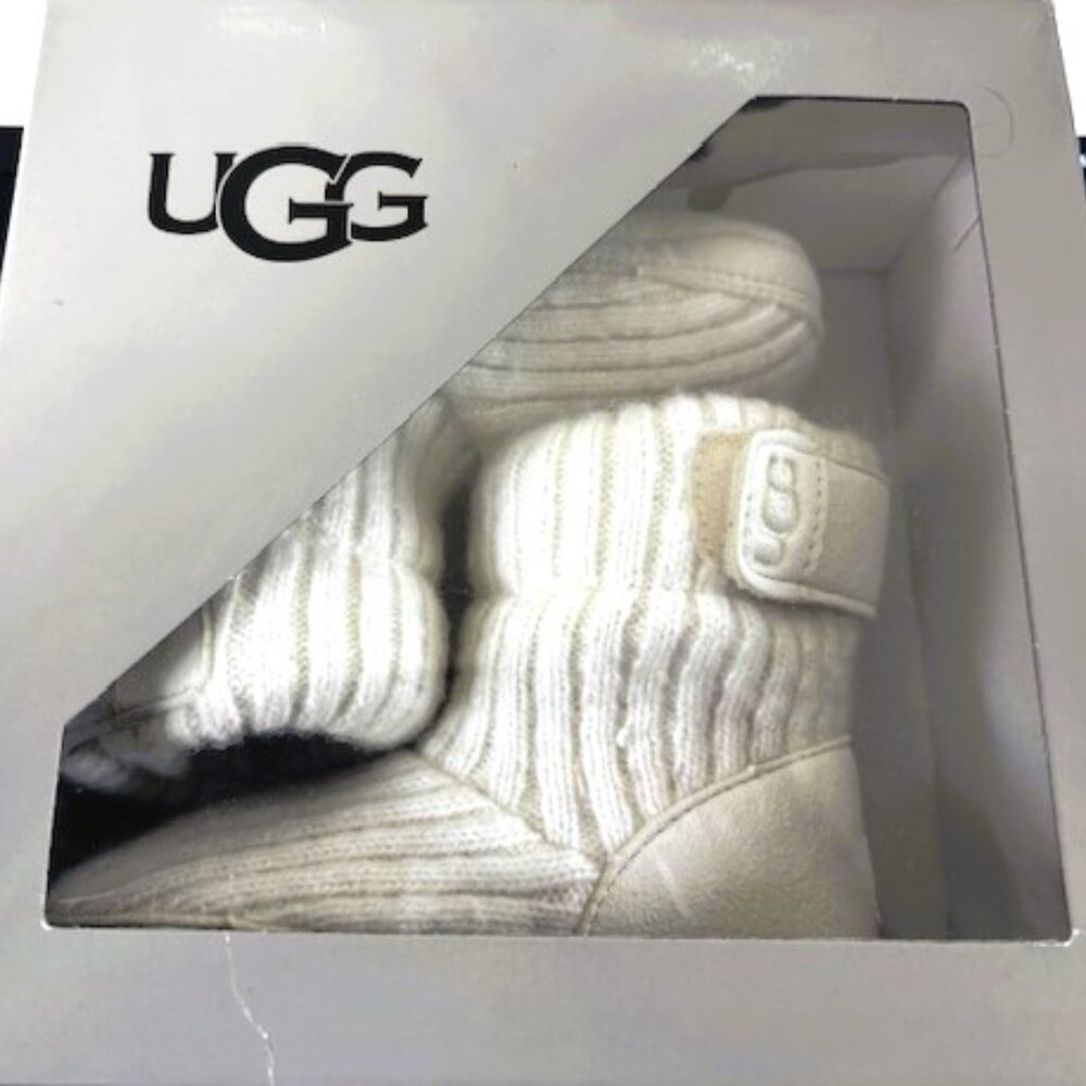 UGG Kids Skylar Crib Shoes in cream knit NIB Size 4-5 (12 to 18 months)